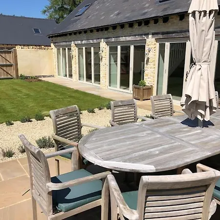 Stone Barn, Contemporary Barn Conversion Cheltenham Exterior photo