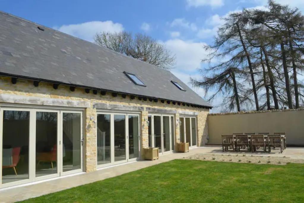 Holiday home Stone Barn, Contemporary Barn Conversion Cheltenham