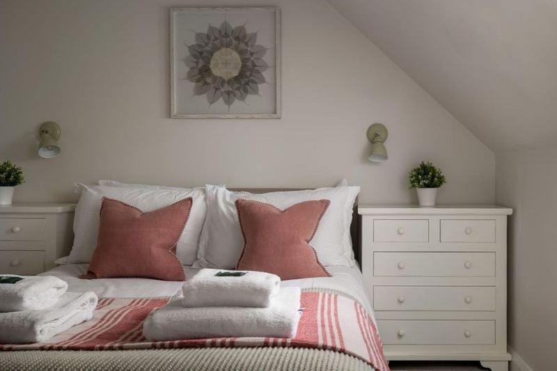Holiday home Stone Barn, Contemporary Barn Conversion *