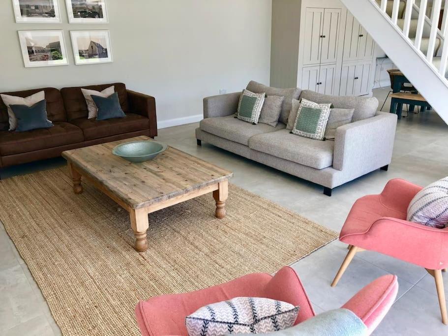 Ferienhaus Stone Barn, Contemporary Barn Conversion Cheltenham