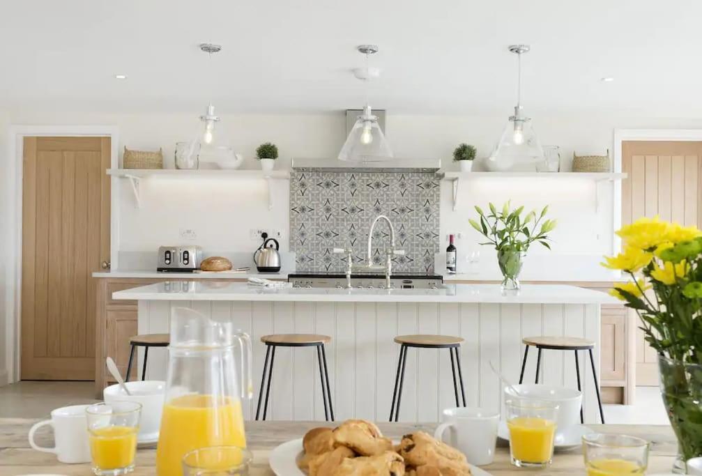 Ferienhaus Stone Barn, Contemporary Barn Conversion *